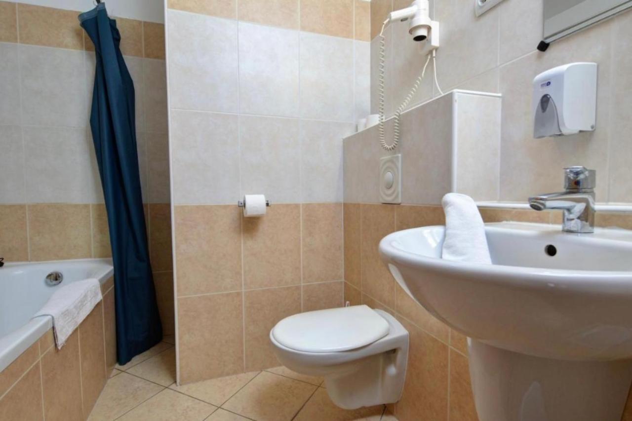 Apartment Studio Inn, Monza Hospital, National Arena, Monza Hospital, Late Check-out Available Bucharest